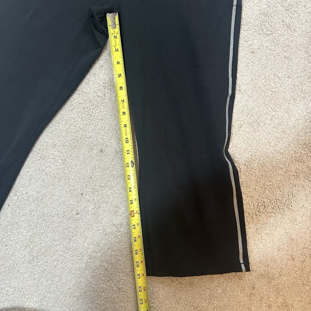 Nike Dri Fit Leggings Women’s XL Black With Gray Side Stripe Capri Length - Picture 6 of 9